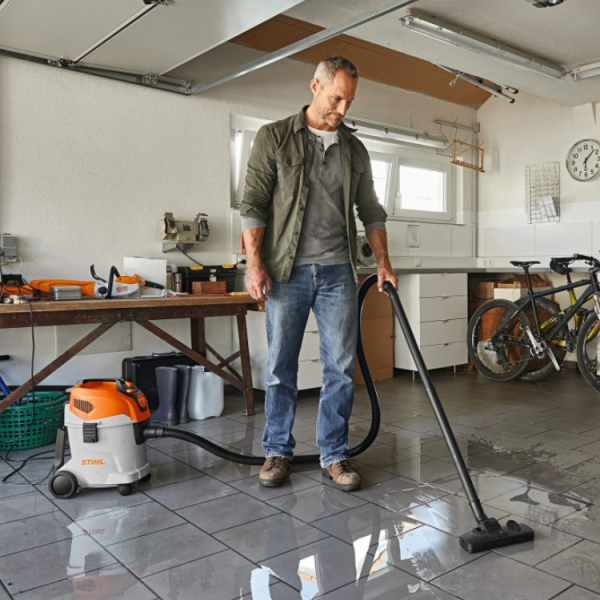 Aspirator uscat-umed STIHL SE 33, 400W, 3600 litrimin