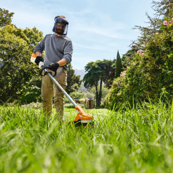 Motocosa cu acumulator si incarcator STIHL FSA 70