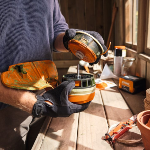Motocosa cu acumulator si incarcator STIHL FSA 70