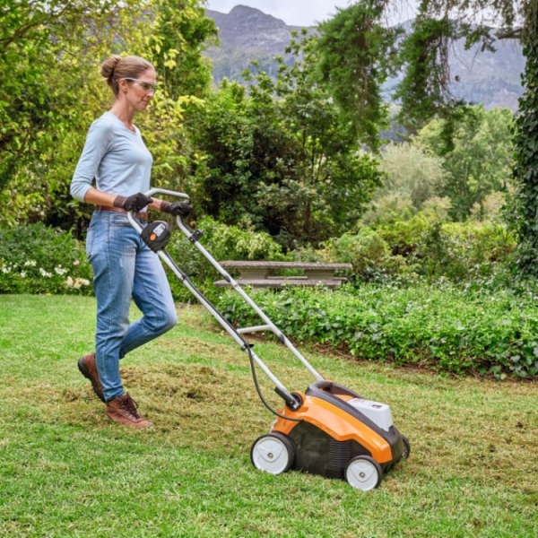 Scarificator de gazon fara acumulator si incarcator Stihl RLA 240