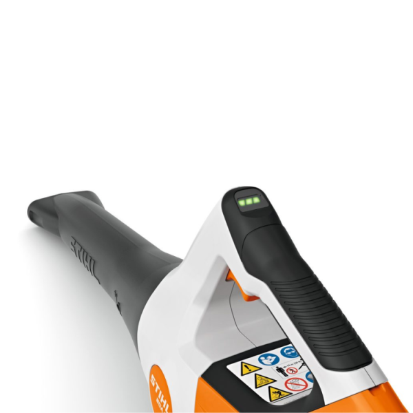 Suflanta de frunze cu acumulator si incarcator STIHL BGA 30
